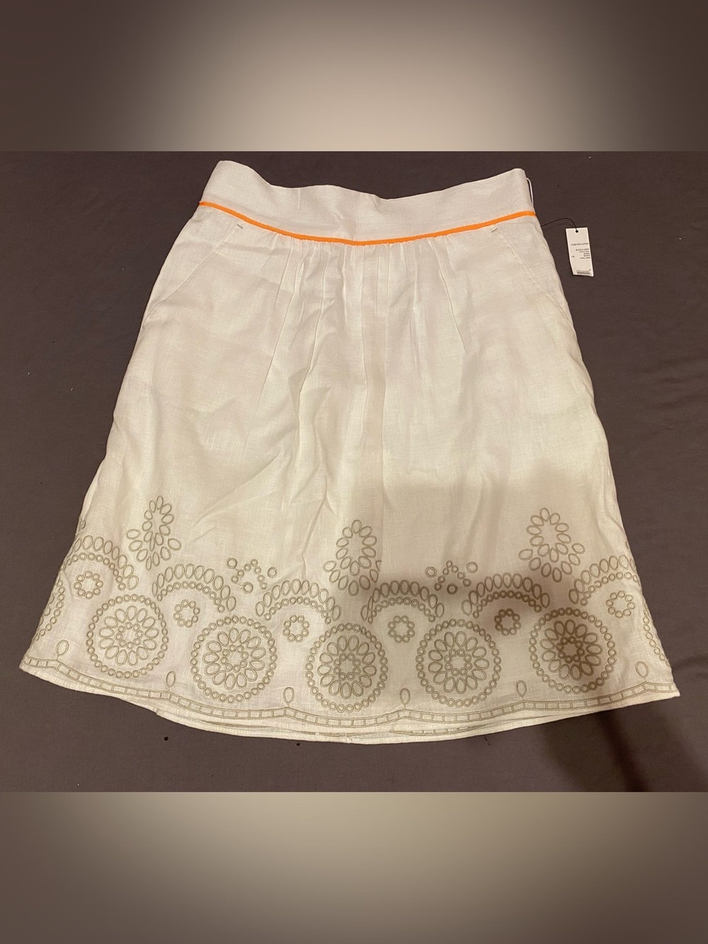 Tahari 100% linen white gray orange floral knee length skirt w pockets, size 8